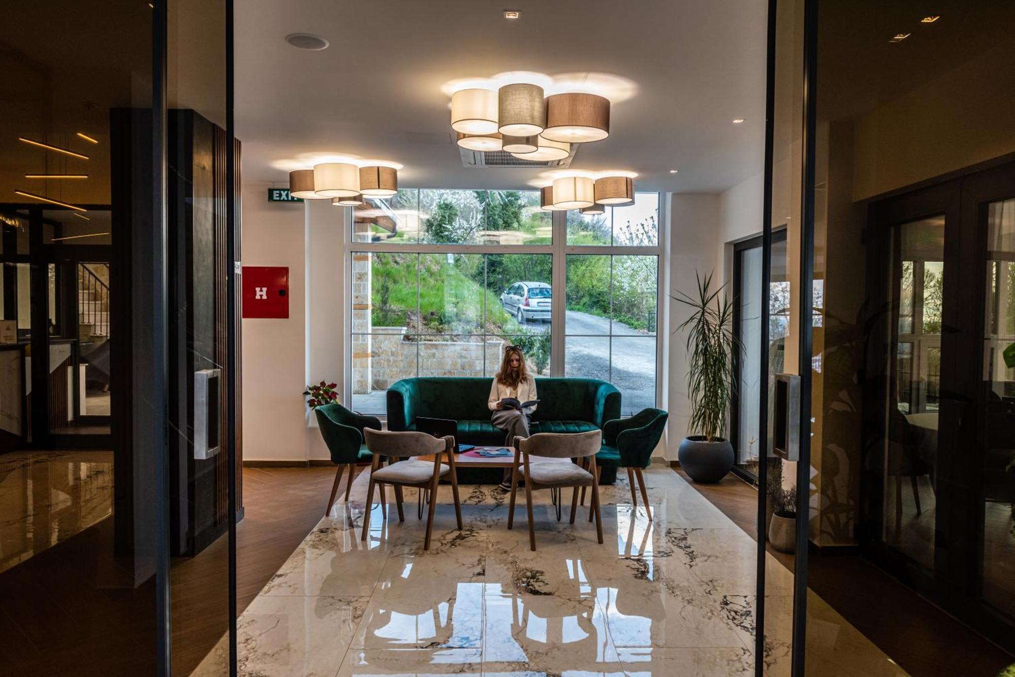 Dishli Hotel & Spa Sztruga Kültér fotó